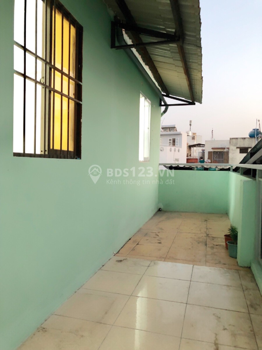 Phòng mới có ban công, sạch sẽ. Gần CV Phú Nhuận