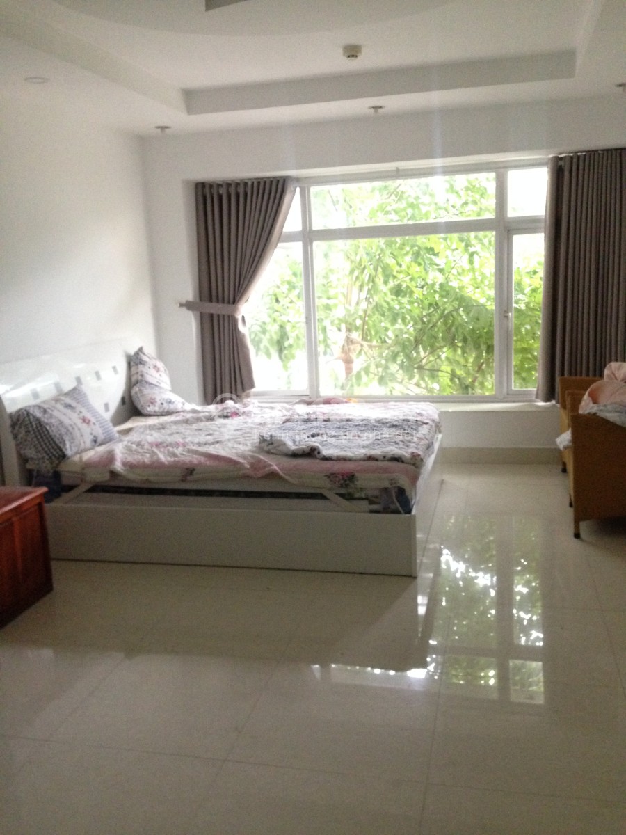 Phòng mặt tiền cao cấp mới xây, tiện nghi, ban công. Sát Quận 1