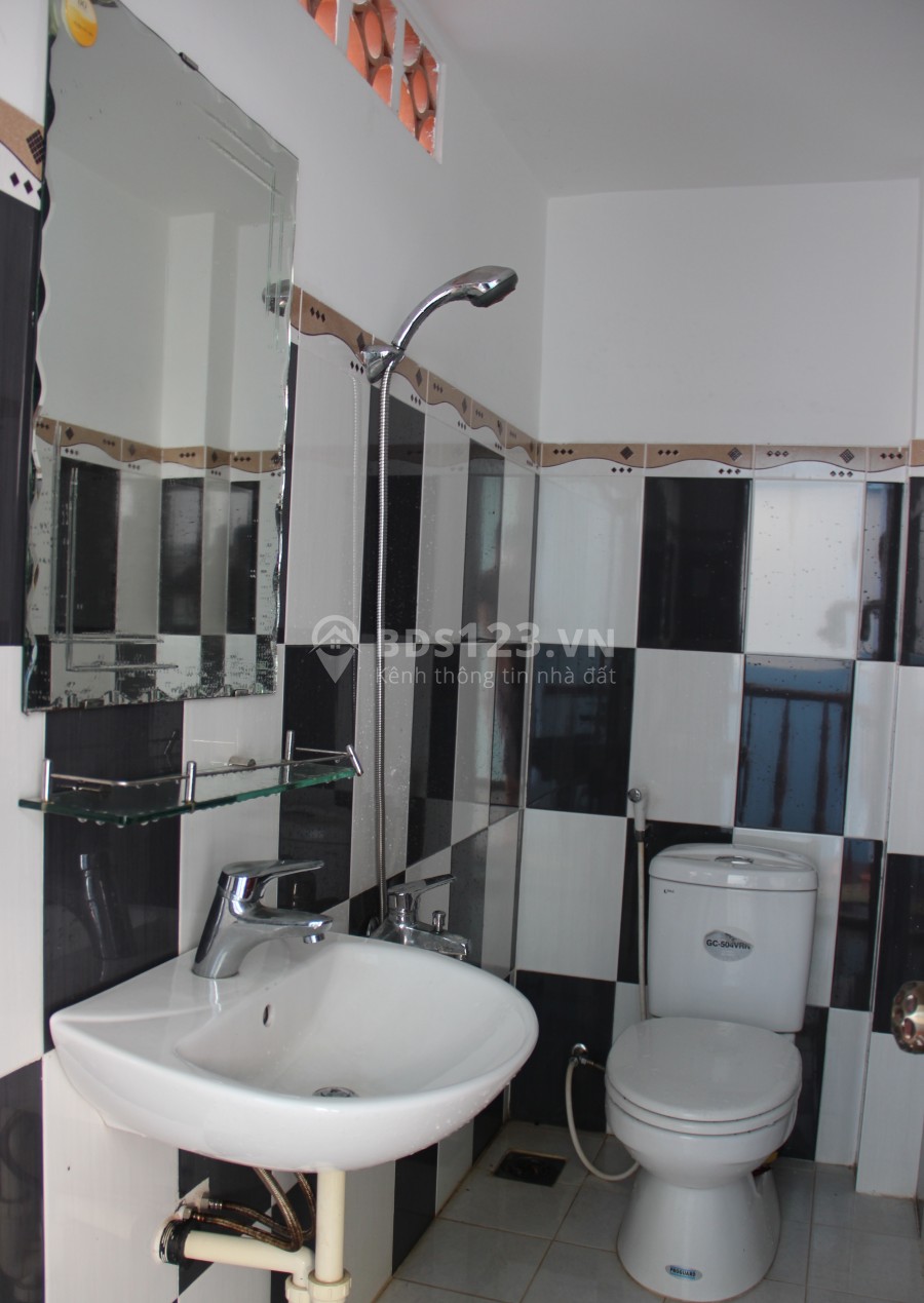 Phòng mới có ban công, sạch sẽ. Gần CV Phú Nhuận