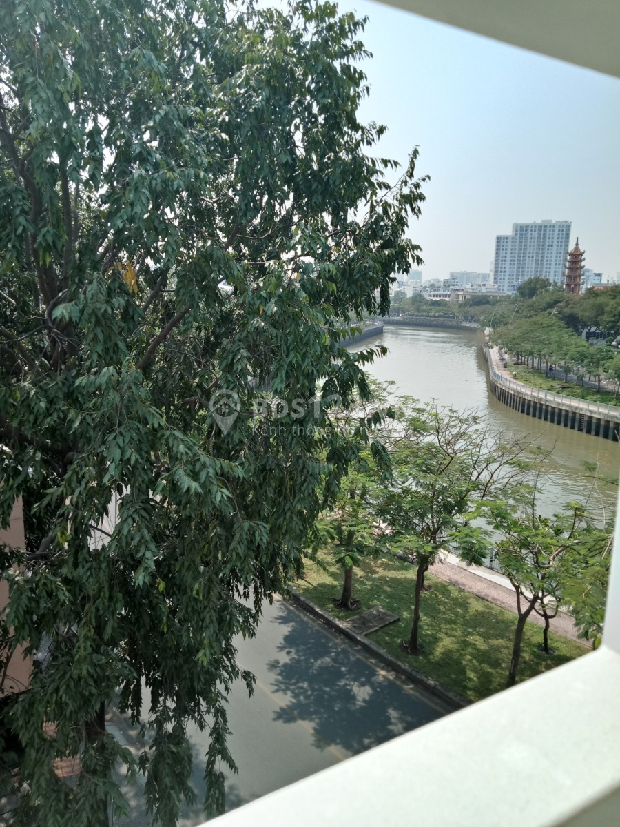 Phòng BAN CÔNG VIEW ĐẸP ngay mặt Trường Sa