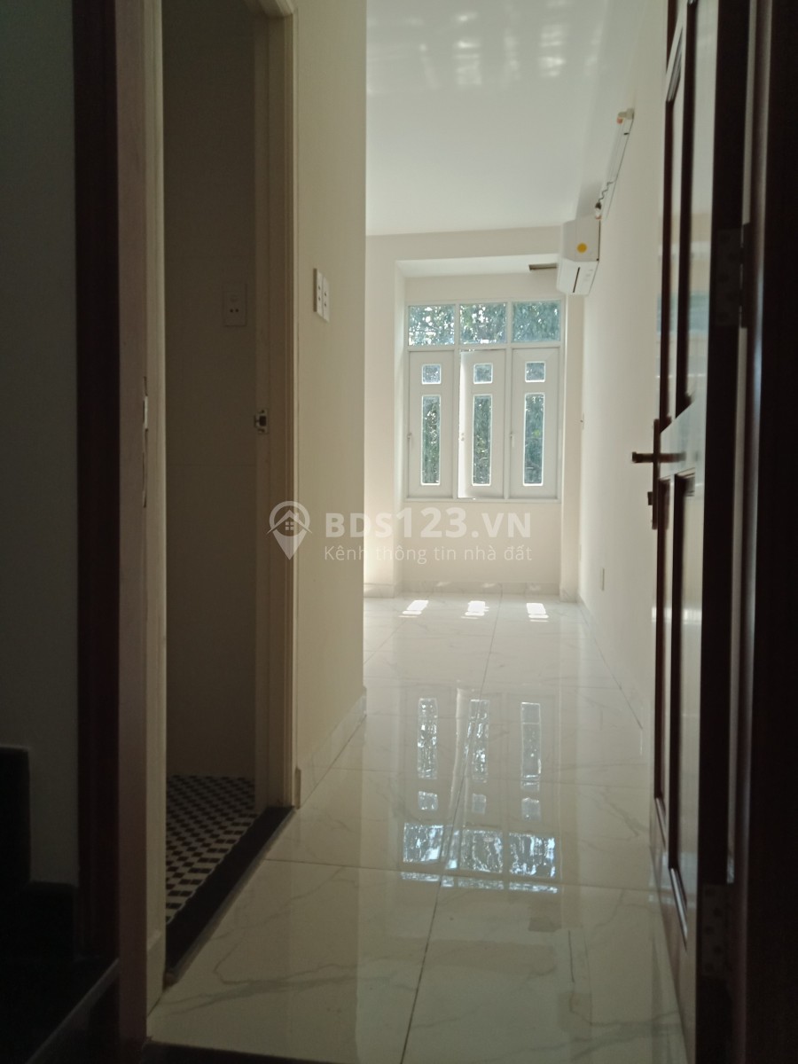 Phòng BAN CÔNG VIEW ĐẸP ngay mặt Trường Sa