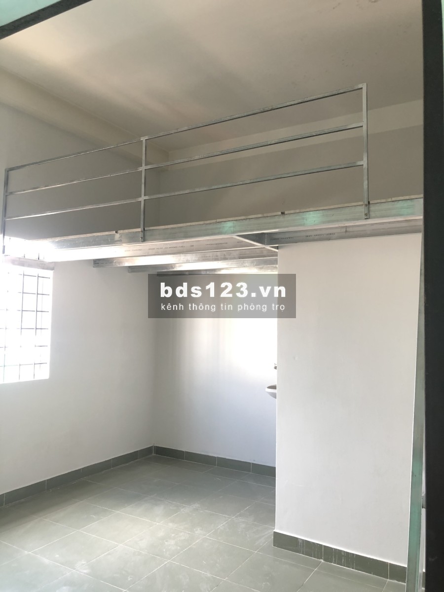 Cho thuê phòng trọ diện tích rộng đẹp có gác + nhà bếp + chậu rửa, giờ tự do, không thu phí xe