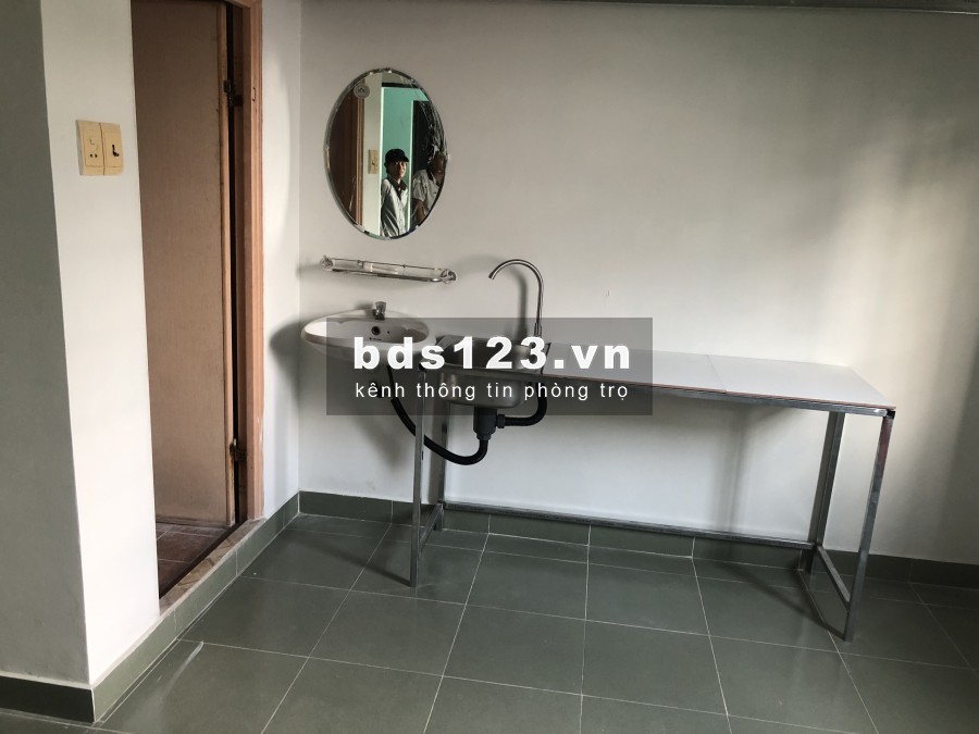 Cho thuê phòng trọ diện tích rộng đẹp có gác + nhà bếp + chậu rửa, giờ tự do, không thu phí xe