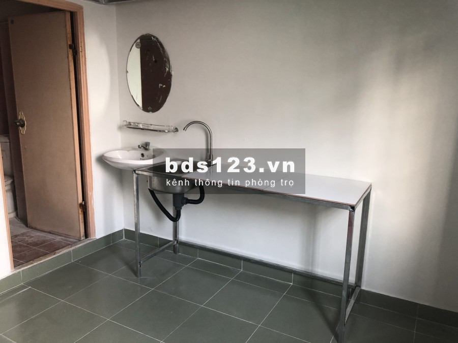 Cho thuê phòng trọ diện tích rộng đẹp có gác + nhà bếp + chậu rửa, giờ tự do, không thu phí xe