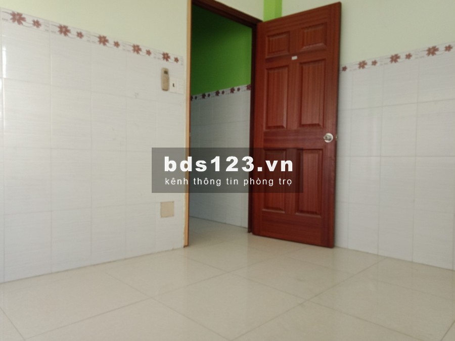 PHÒNG ĐẸP BAN CÔNG, MÁY LẠNH THOÁNG MÁT GẦN 3/2 VÀ XÓM ĐẤT