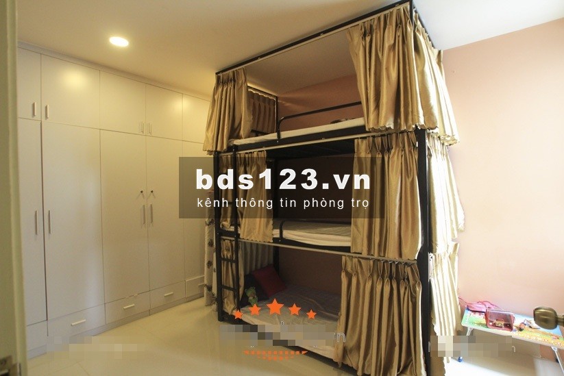 Giường tầng nữ ngay trung tâm quận 1 và 5