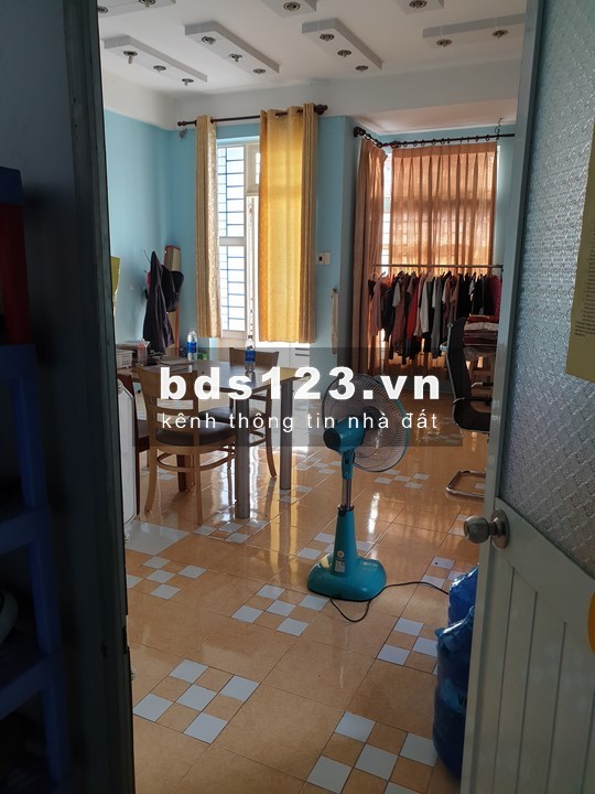 Tìm nữ ở ghép, phòng đối diện sthị Emart PVTrị - 800k/người
