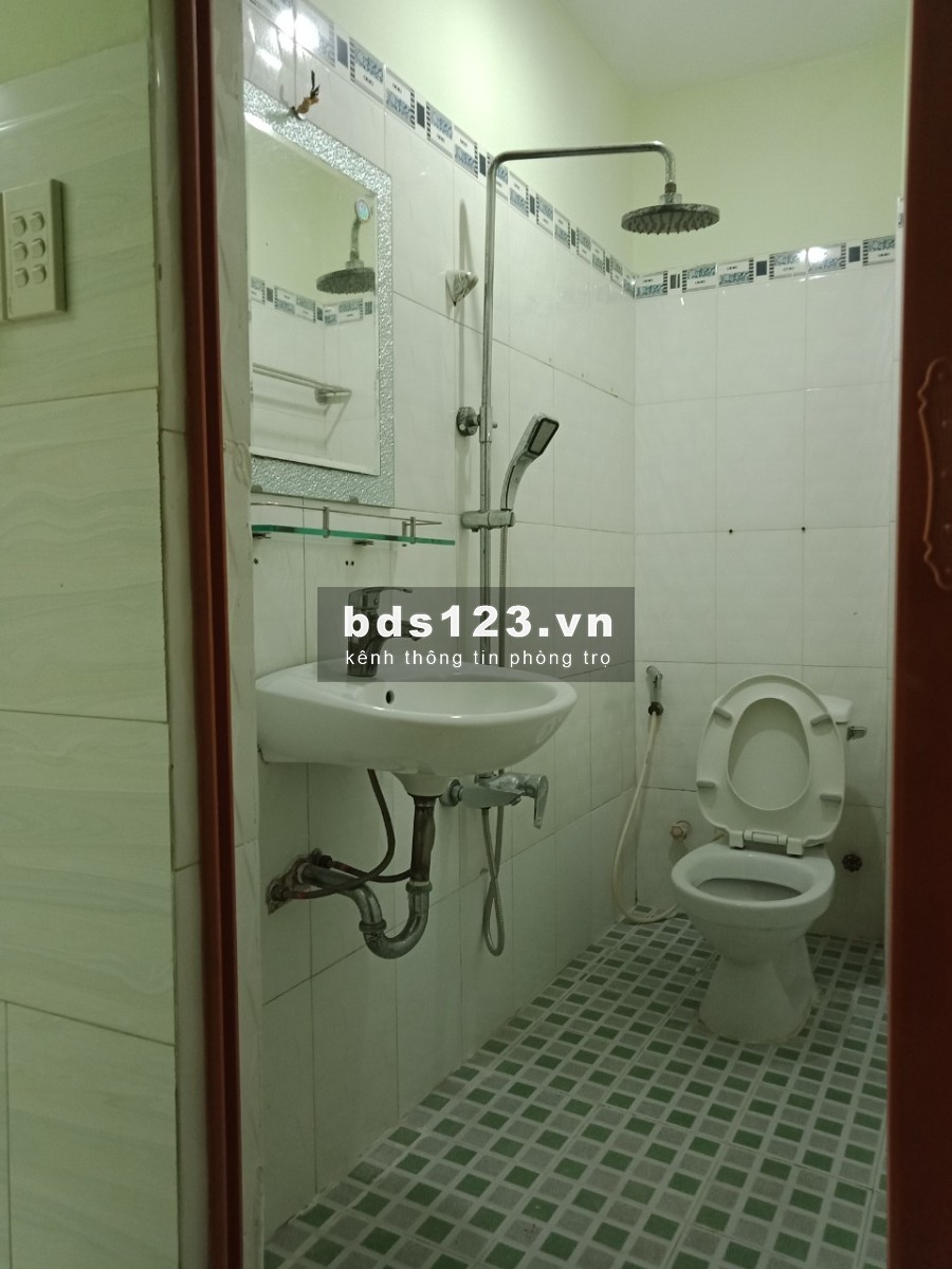 PHÒNG BAN CÔNG CỬA SỔ SẠCH SẼ MÁT MẺ GẦN BẮC HẢI- ĐẤT THÁNH