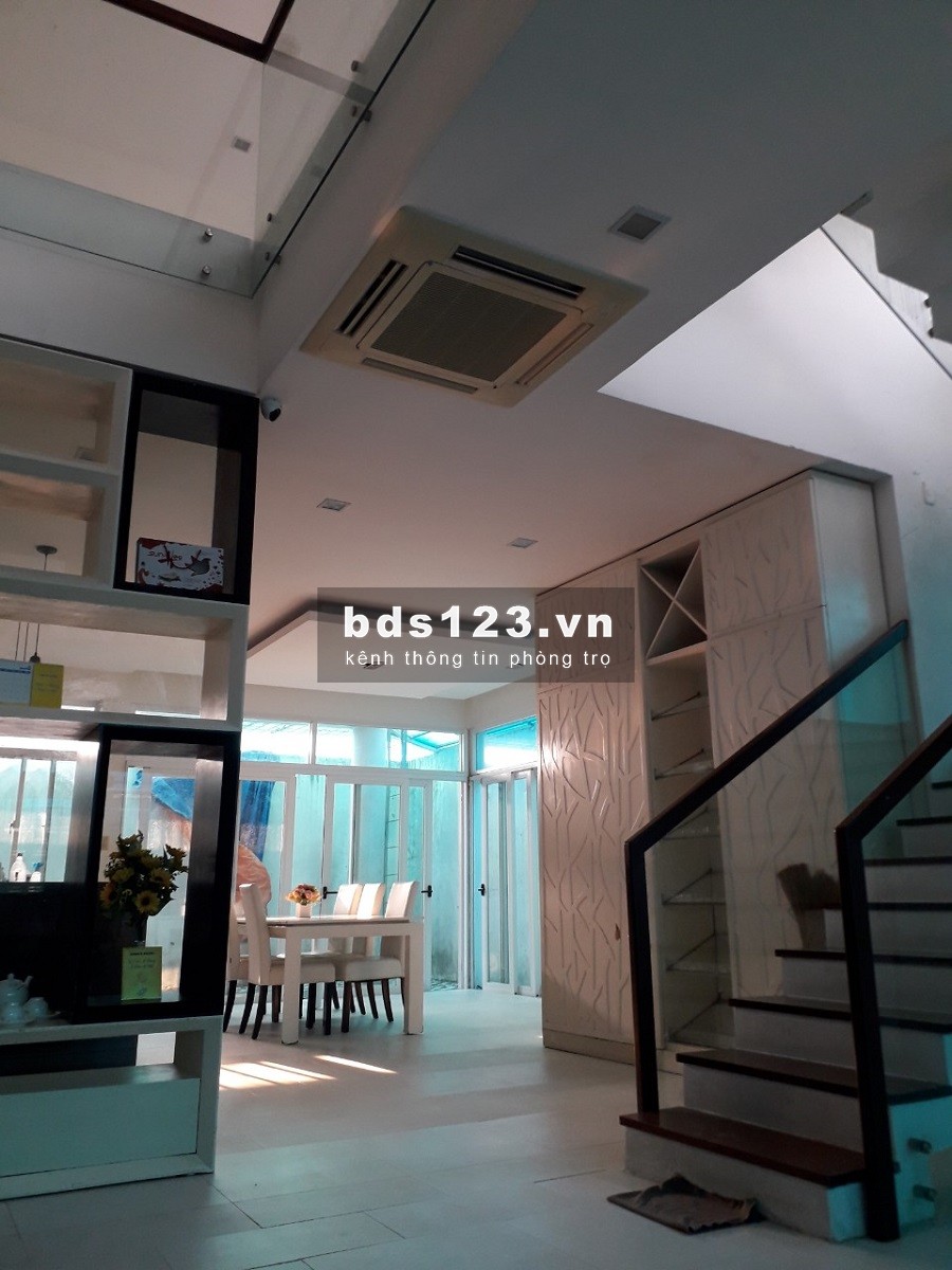Còn 1 phòng duy nhất trong căn biệt thự ngay Bệnh Viện Nhà Bè chỉ 3tr/tháng