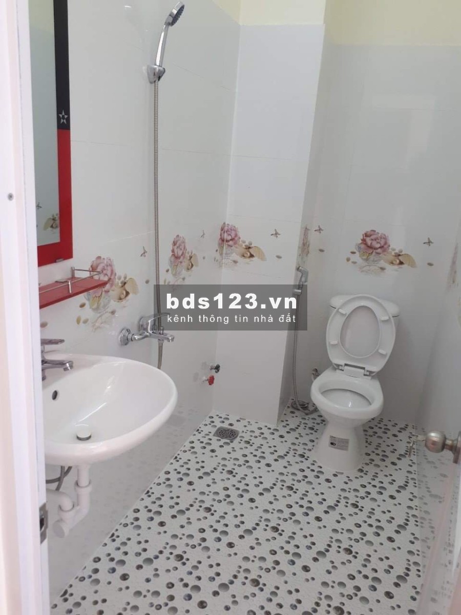 Đổi nhà lớn bán nhà nhỏ ngay UBND Bình Hưng Hòa- khu tái định cư Quận 5, 2 lầu 1.65 tỷ