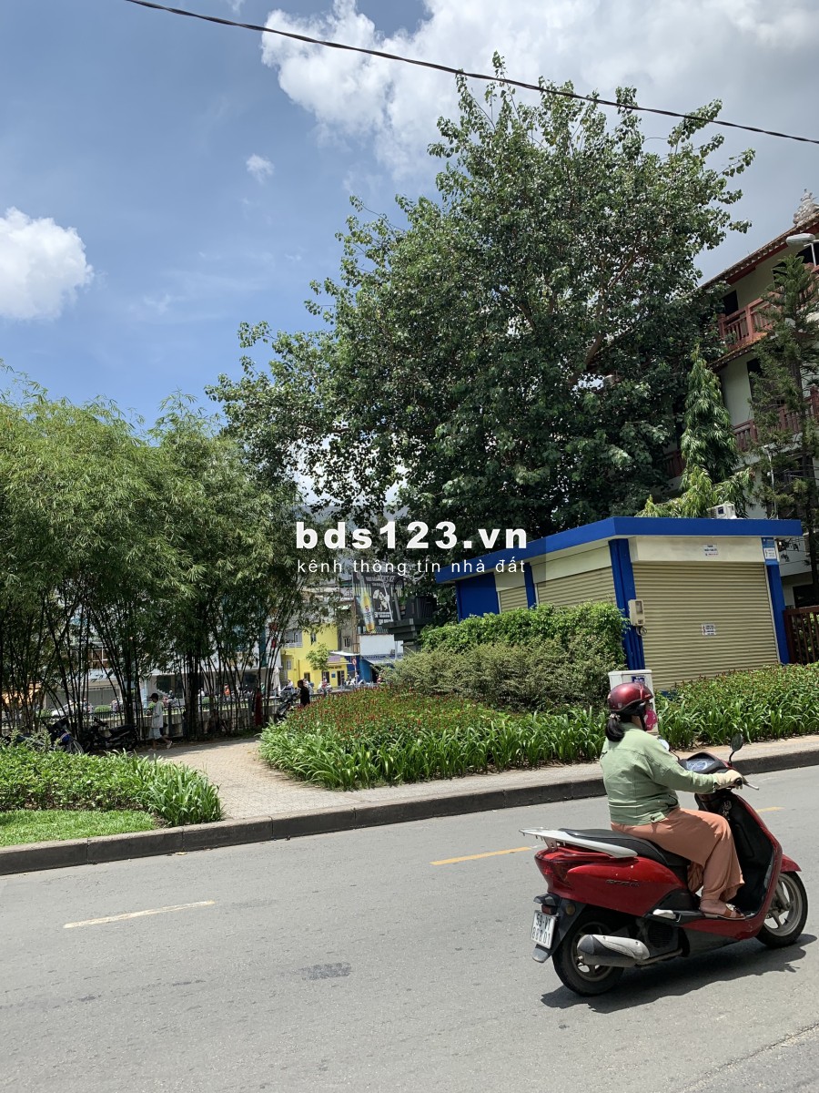 bán gấp nhà mặt tiền trường sa ngang 4.5m giá 7,9 tỷ Quận 3 gần chợ lê văn sỹ