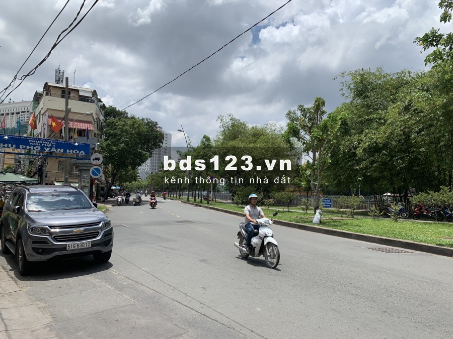 bán gấp nhà mặt tiền trường sa ngang 4.5m giá 7,9 tỷ Quận 3 gần chợ lê văn sỹ
