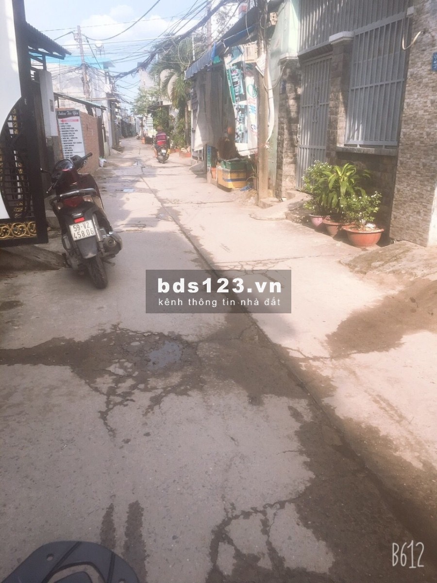 Bán 1 tỷ 350 căn nhà 1 lầu hẻm Phan Văn Hớn, Tân Thới Nhất , Q12