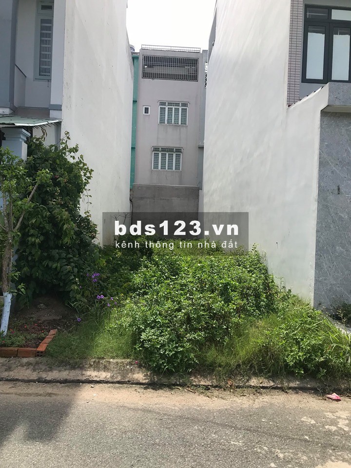 Bán đất hẻm Lê Thị Hà , Tân Xuân , HM, 72m2 giá 600tr
