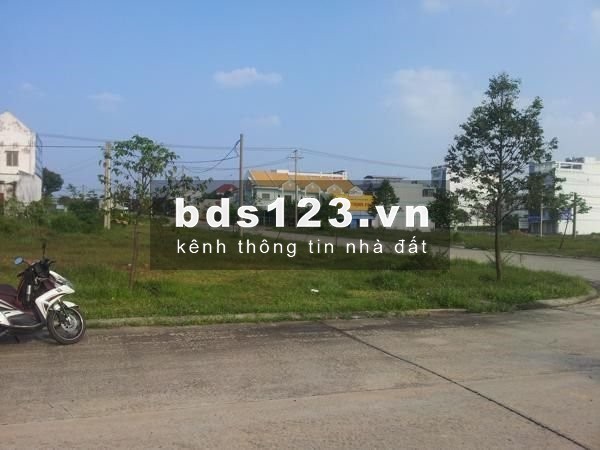 kẹt tiền bên bán gấp lô đất diện tích sử dụng 300m2(10MX30M), vị trí gần chợ, khu công nghiệp
