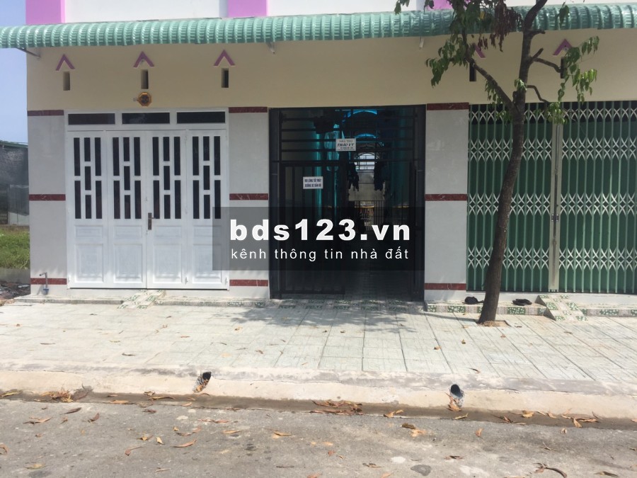 Gia đình ở xa không tiện quản lí cần bán gấp dãy nhà trọ 21 phòng + 3 kiot ở ngay Mỹ Phước 3 MT gần chợ,sát KCN,đông dân,...