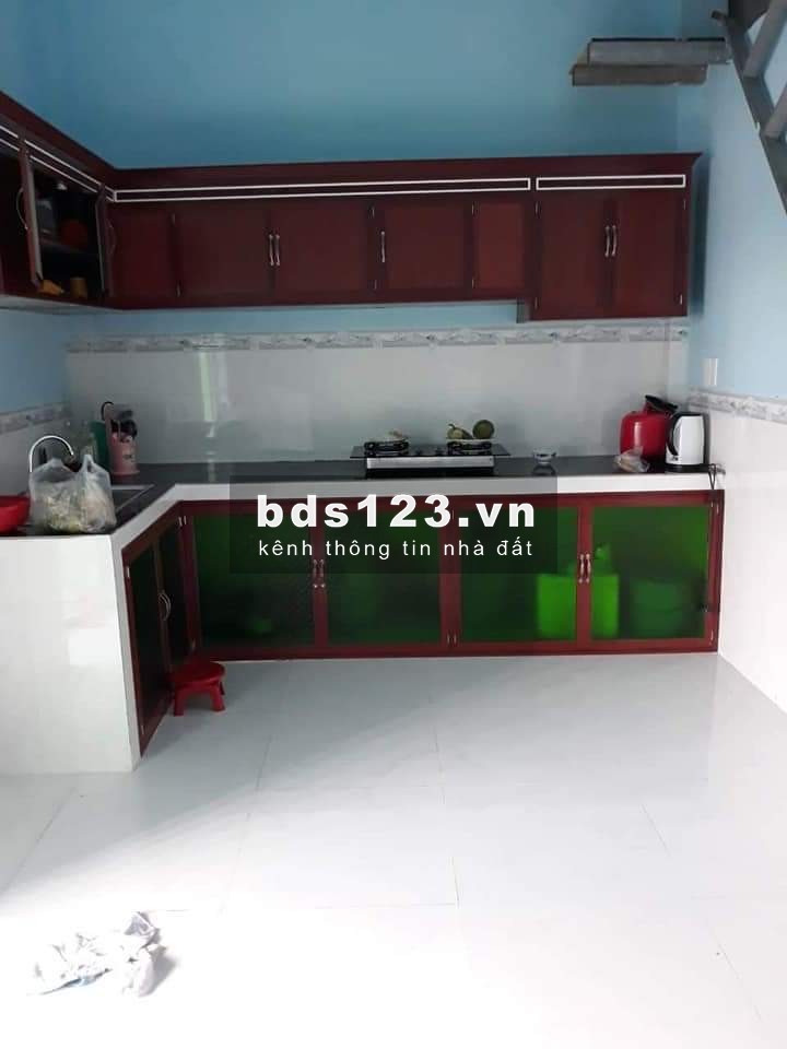 Chuyển công tác bán gấp căn nhà cấp 4 DT:150m2 và lô đất 300m2 SHR MT gần chợ,đông dân,...