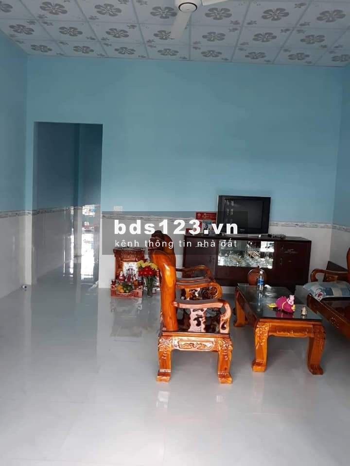 Chuyển công tác bán gấp căn nhà cấp 4 DT:150m2 và lô đất 300m2 SHR MT gần chợ,đông dân,...