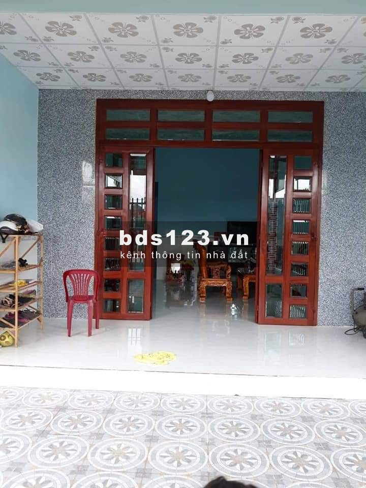 Chuyển công tác bán gấp căn nhà cấp 4 DT:150m2 và lô đất 300m2 SHR MT gần chợ,đông dân,...