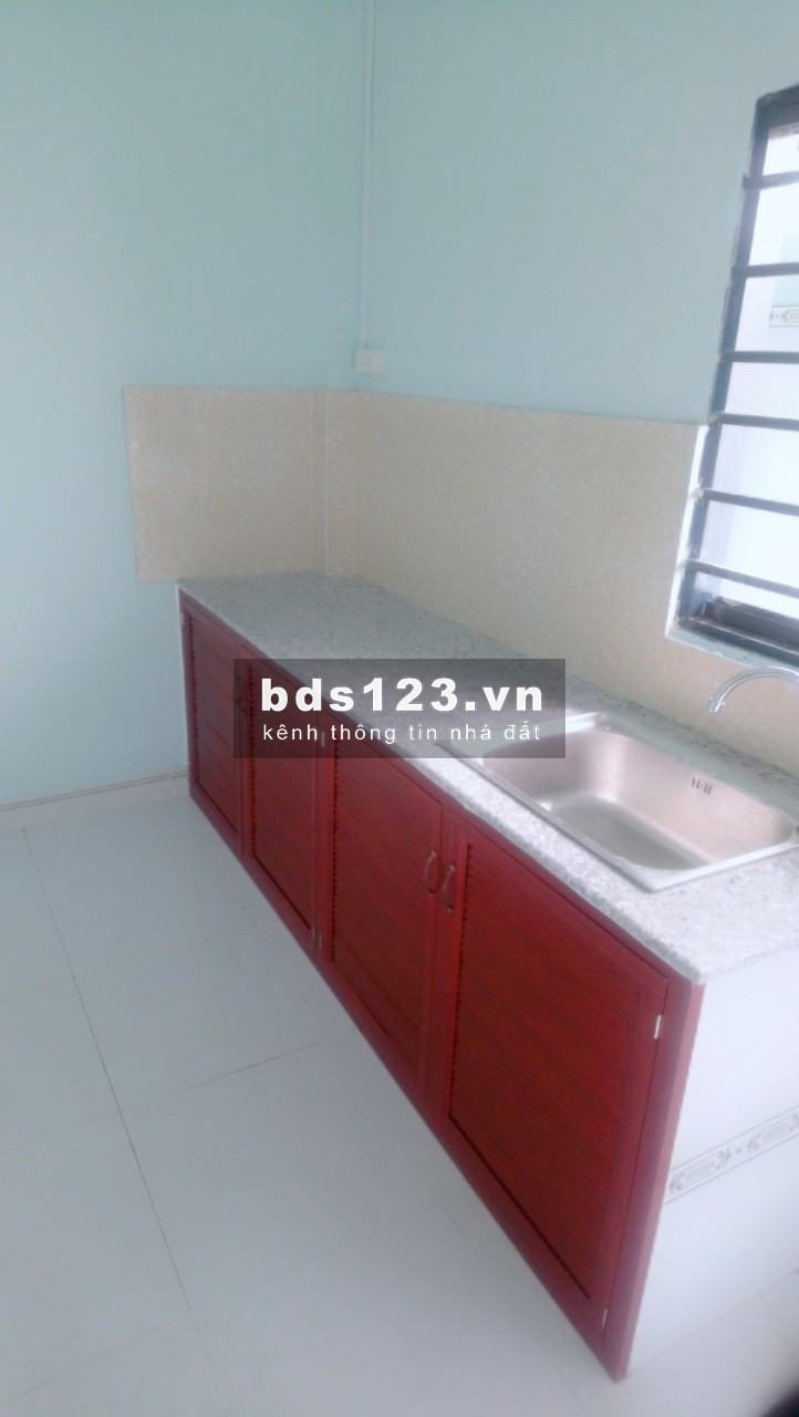 Vỡ nợ bán gấp căn nhà cấp 4 DT :110m2 MT gần chợ,đông dân,..