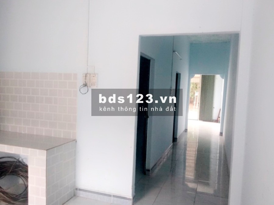 Vỡ nợ bán gấp căn nhà cấp 4 DT :110m2 MT gần chợ,đông dân,..