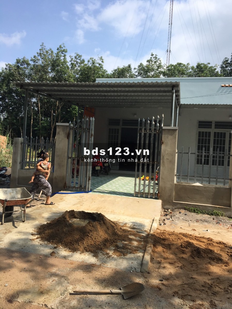 Cần bán gấp lô đất thị trấn Chơn Thành, sát Vimcom, giá 390tr,sổ chính chủ