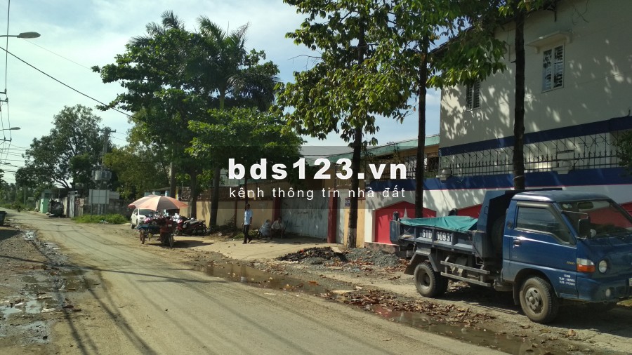 Cho thuê kho xưởng 2 mặt tiền đường Trần Văn Mười, Hóc Môn, diện tích 2.499m2, giá tốt