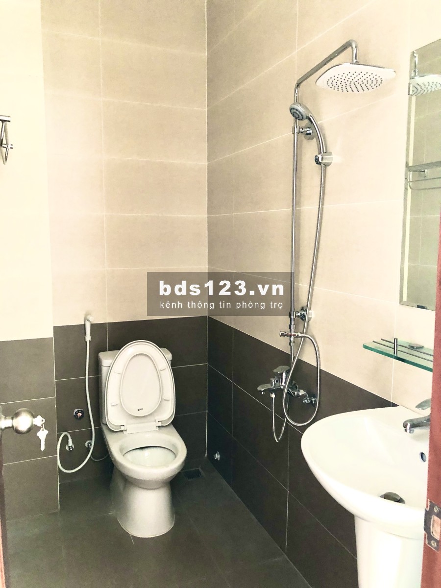 Phòng mới, đẹp, có nội thất ban công. Gần ngã 4 Hàng Xanh. ĐBL