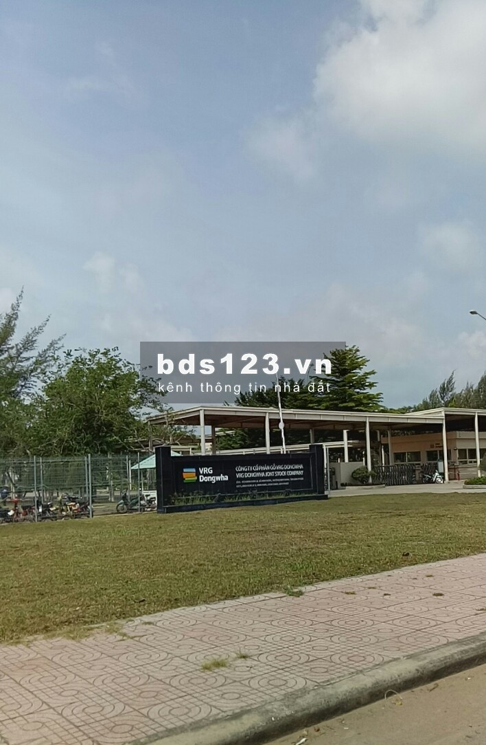 Đất tôi diện tích 300m2 ( 10 x 30 ) ,ngay trung tâm Đồng Xoài, shr