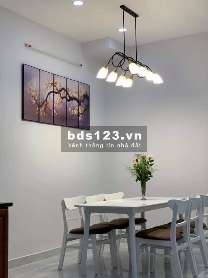 Bán nhà Bình Thành Bình Tân 2 lầu, shr, 2.1 tỷ