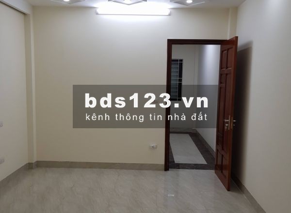 Nhà 5 Tầng, 38m2 Ngõ 158, Ngách 70 Nguyễn Văn Cừ LH: 039.888.1970