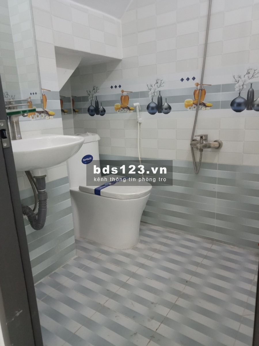 Phòng CỬA SỔ sạch đẹp YÊN TĨNH ngay gần Đất Thánh và Chấn Hưng