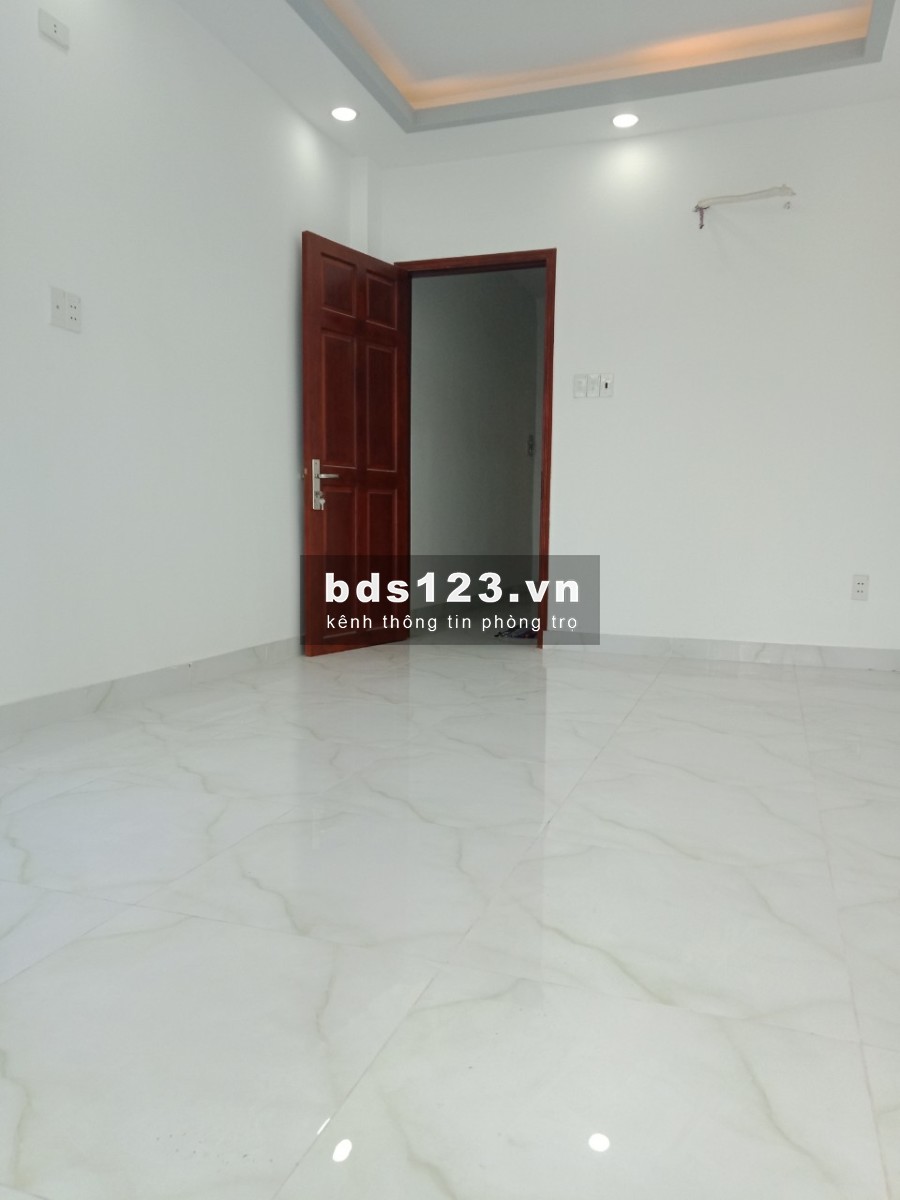Phòng CỬA SỔ sạch đẹp YÊN TĨNH ngay gần Đất Thánh và Chấn Hưng