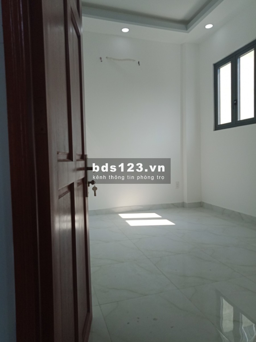 Phòng CỬA SỔ sạch đẹp YÊN TĨNH ngay gần Đất Thánh và Chấn Hưng