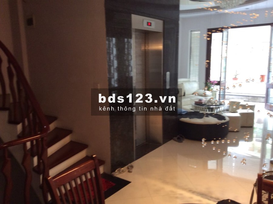 Trả nhà,Cho thuê gấp Phố Thái Hà 200 m2 x 1 tầng x mặt tiền 8m siêu đẹp