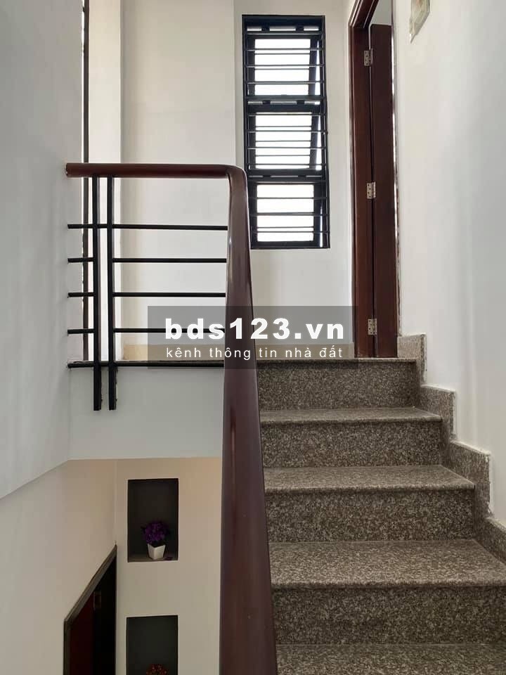 Bán nhà Mặt tiền hẻm xe tải 8m Cửu Long - Bạch Đằng, 10x15, chỉ hơn 100tr/m2