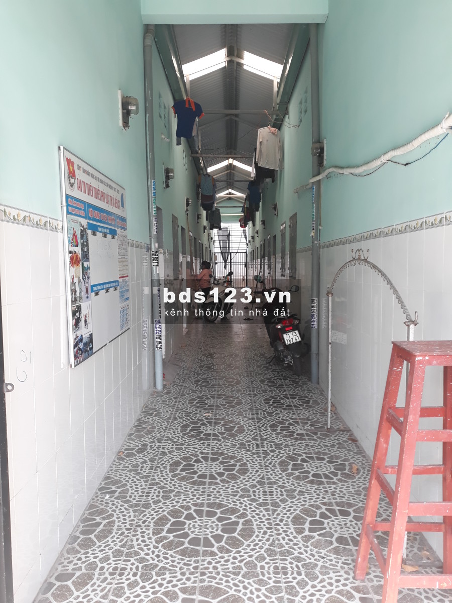 Nhượng lại 4 dãy nhà trọ, DT 600m2 (20x30m) thu nhập hơn 30tr/tháng, đối diện KCN