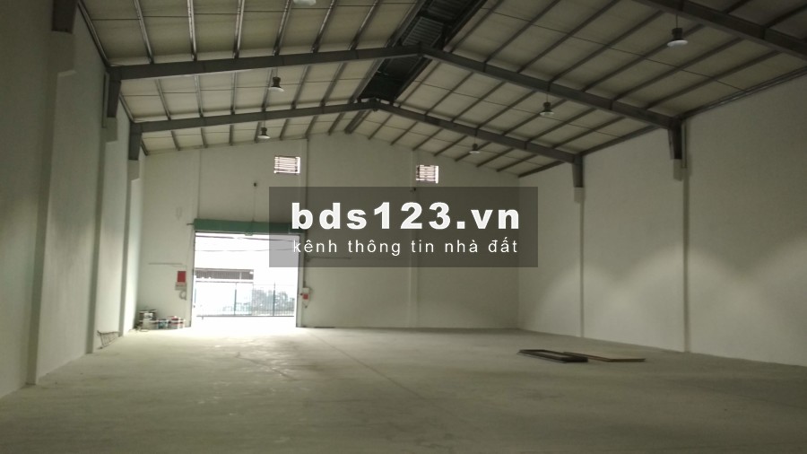 Chúng tôi cho thuê 5 kho xưởng DT 700m2, 732m2, 900m2, 1.700m2, 2.500m2, trực thuộc Quận 12, giá tốt