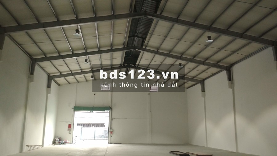 Chúng tôi cho thuê 5 kho xưởng DT 700m2, 732m2, 900m2, 1.700m2, 2.500m2, trực thuộc Quận 12, giá tốt