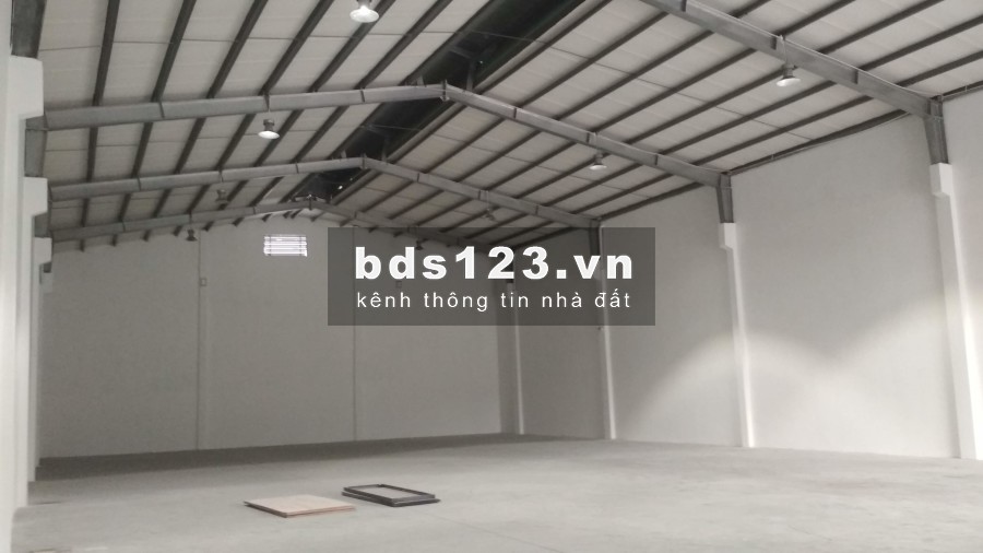 Chúng tôi cho thuê 5 kho xưởng DT 700m2, 732m2, 900m2, 1.700m2, 2.500m2, trực thuộc Quận 12, giá tốt