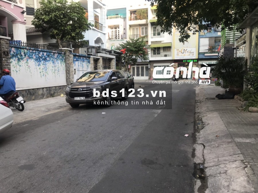 Cho thuê nhà nguyên căn mặt tiền đường Hoa Đào, Phú Nhuận. DT : 8x18m, 2 lầu _ có nhà