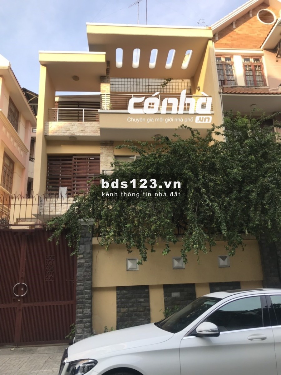 Cho thuê nhà nguyên căn mặt tiền đường Hoa Đào, Phú Nhuận. DT : 8x18m, 2 lầu _ có nhà