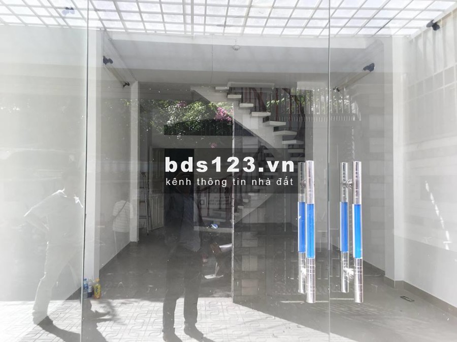 CHO THUÊ VĂN PHÒNG - MẶT BẰNG CĂN GÓC (GIÁ 16 TRIỆU NAY GIẢM GIÁ CHỈ CÒN 10 TRIỆU) ĐƯỜNG XE HƠI 62/1A TRƯƠNG CÔNG ĐỊNH, P.14, Q.TÂN BÌNH ( Khu Bàu Cát)