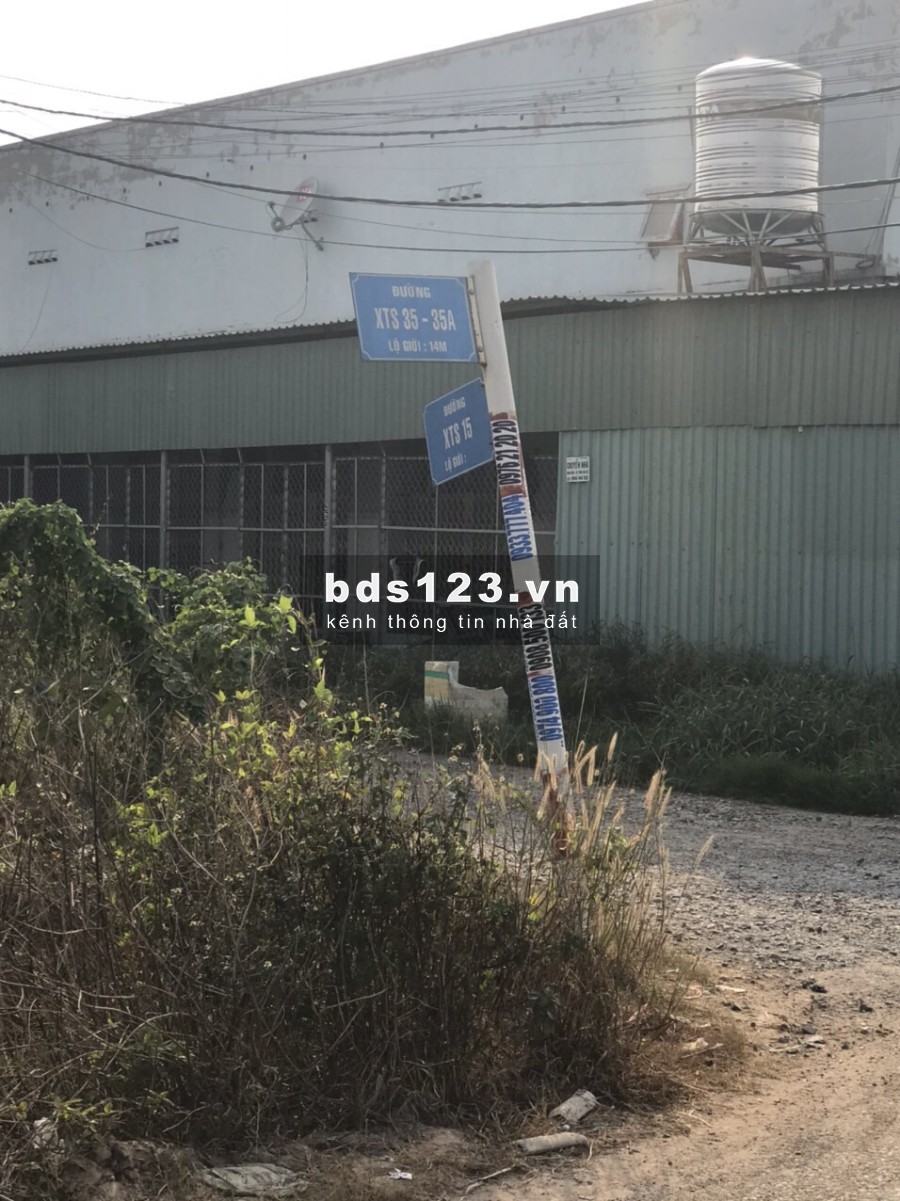Bán gấp lô đất Hóc Môn dt 7,4*18(133m) , gia 630tr sổ hồng chung, khu dân cư hiện hữu