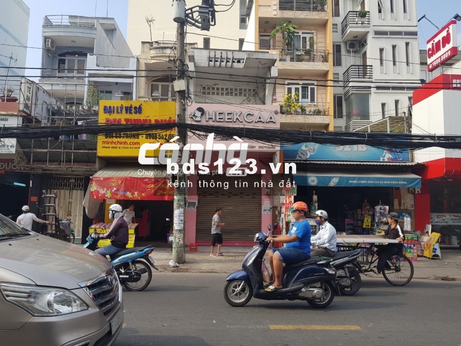 Nhà thuê nguyên căn mặt tiền đường CMT8, Quận 10, DT 4x25m, trệt lầu _ CÓ NHÀ