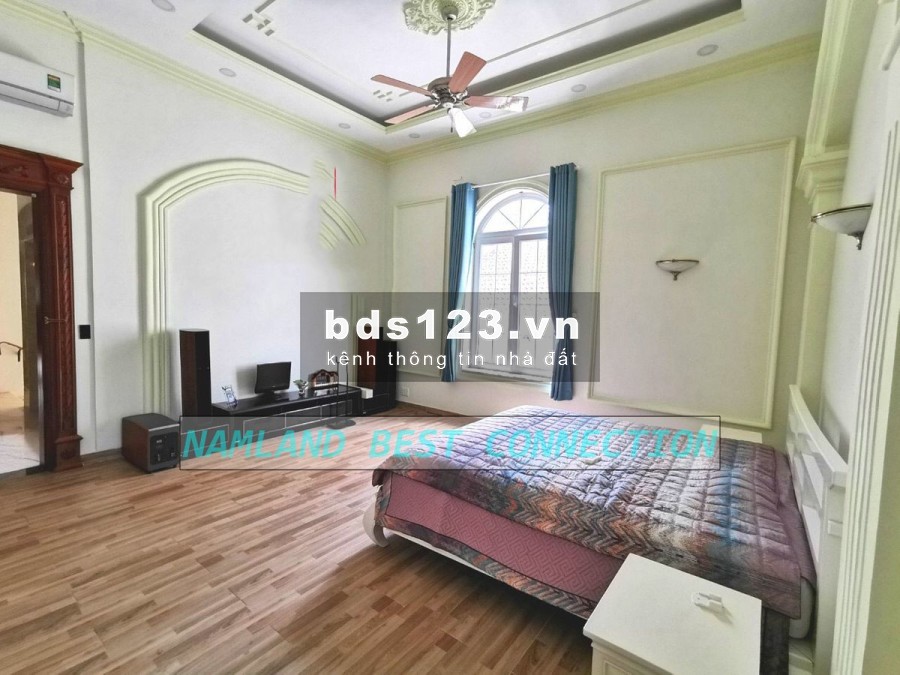 VILLA KHUÔN VIÊN ĐẸP 3 LẦU 321A Đường H, Phường Bình An