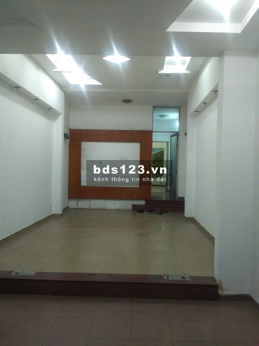 Cho thuê nhà mặt tiền ở 207 Võ Thị Sáu, p7, quận 3