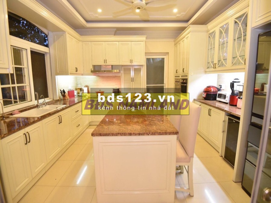 Villa Thảo Điền, sân vườn hồ bơi 15x25 5pn hiện đại