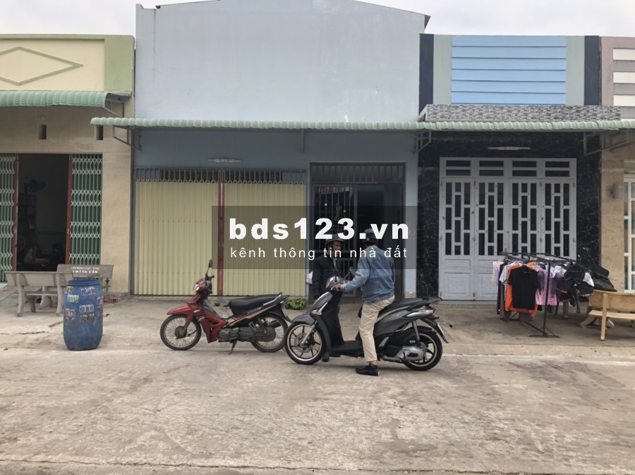 Ở xa không tiện KD bán gấp dãy trọ 10P+1Kiot+nhà 1 trệt 1 lầu đẹp mộng mơ ở ngay TT KCN Mỹ Phước 3,vị trí đẹp,dân cư đông đúc,gần chợ,ngay KCN đang hoạt động