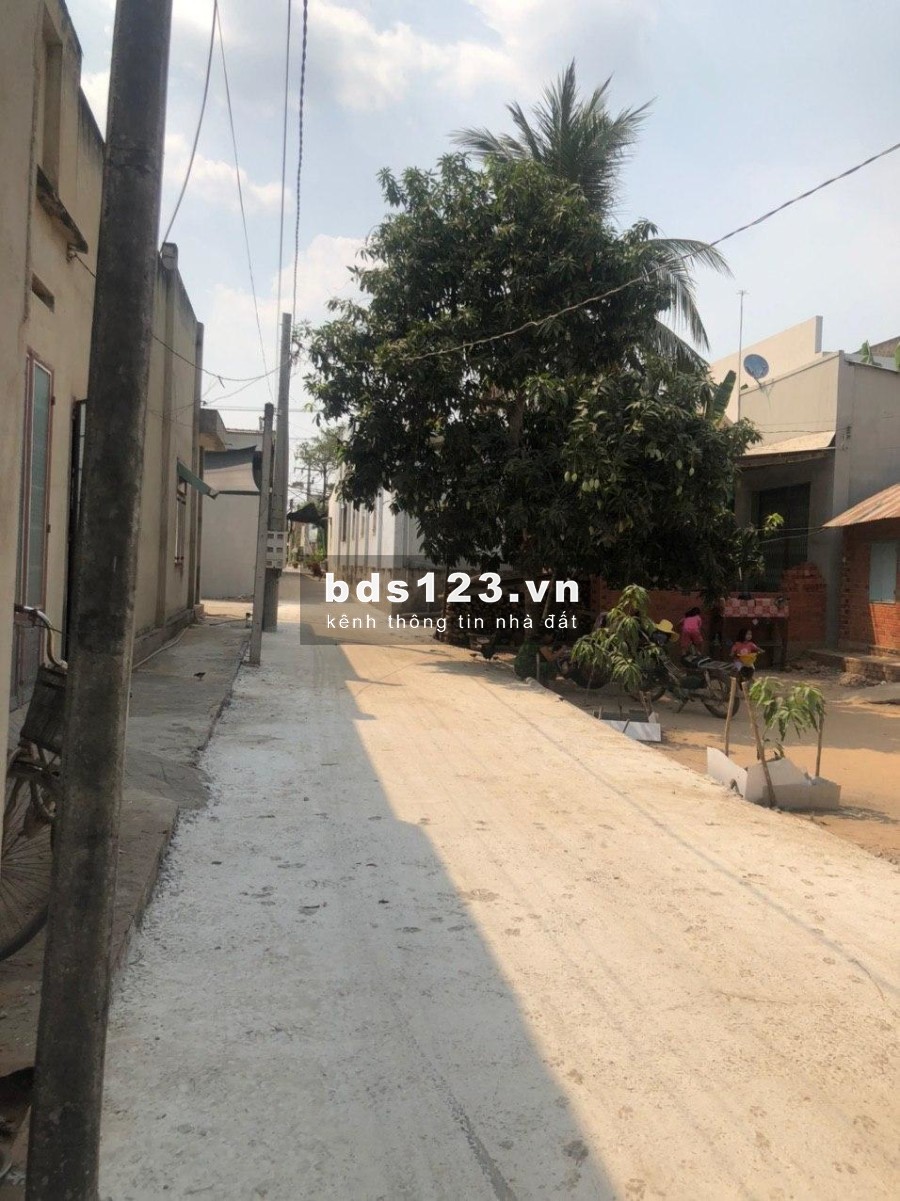 Chính chủ bán lô đất DT 1015m2 (có nhà cấp 4 trên đất). Cách Tỉnh lộ 786 60m. GIÁ 2.2 TỶ